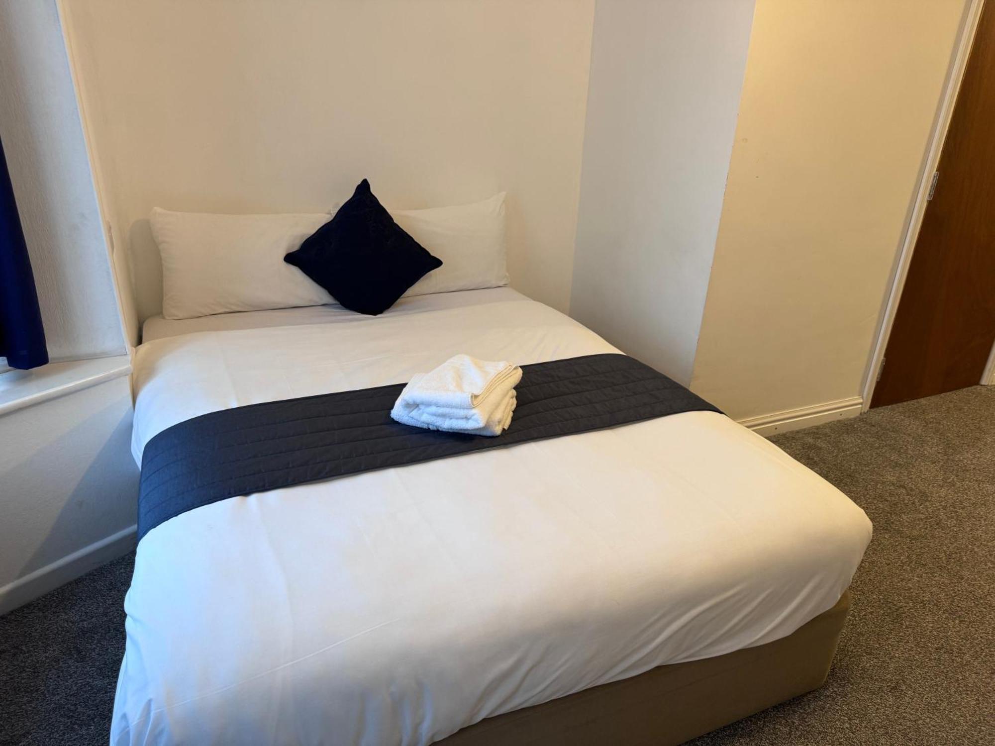 Seasons Gatwick & Parking Pensión Horley