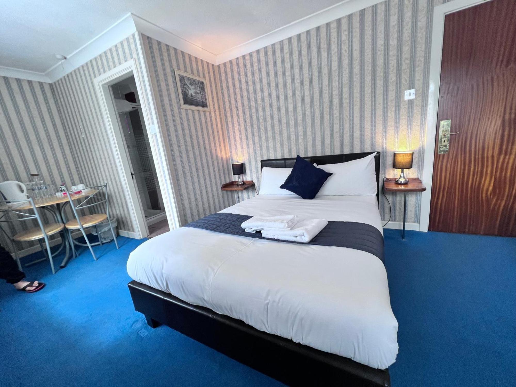 Seasons Gatwick & Parking 3* Horley