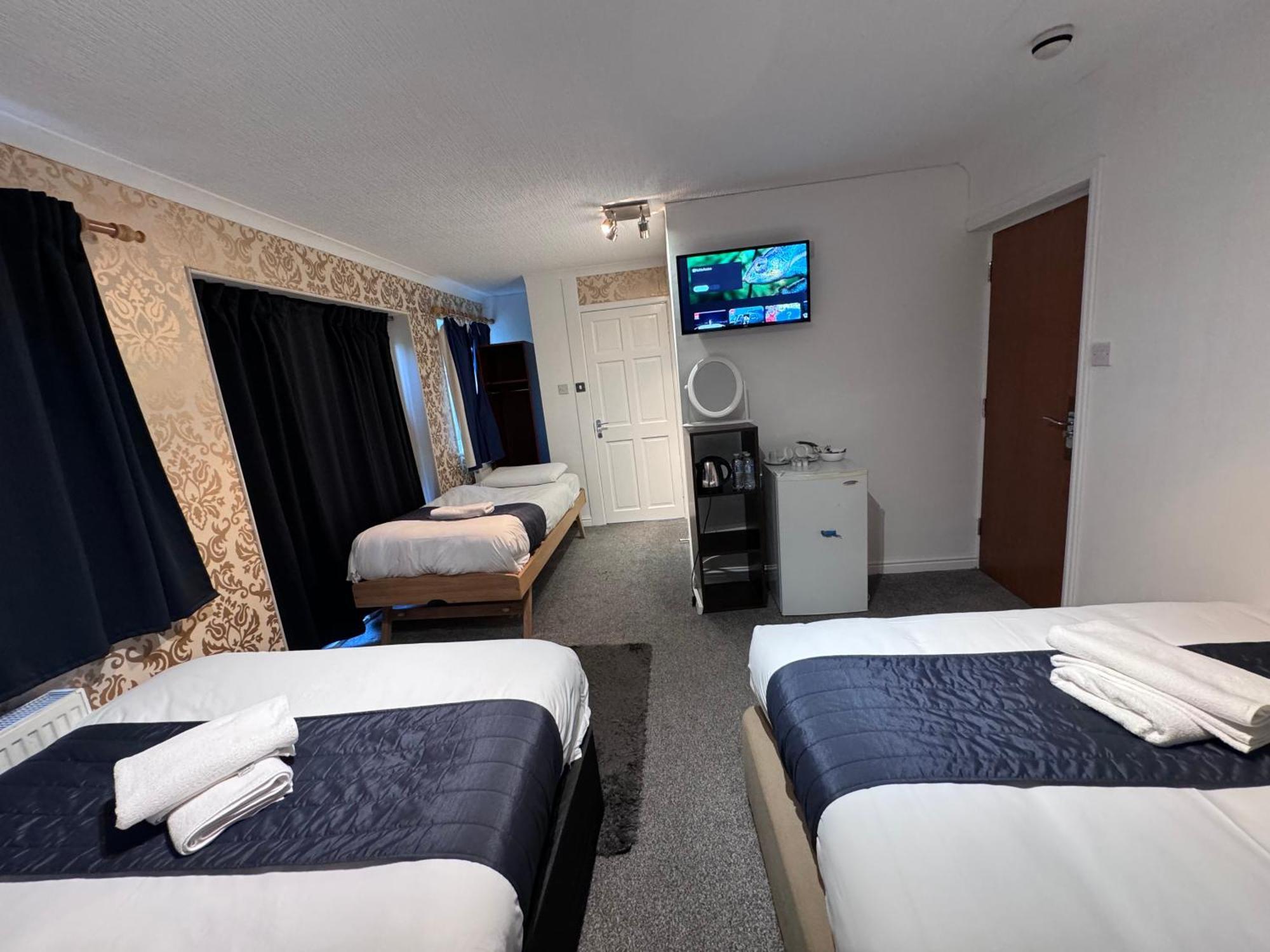 Seasons Gatwick & Parking 3* Horley