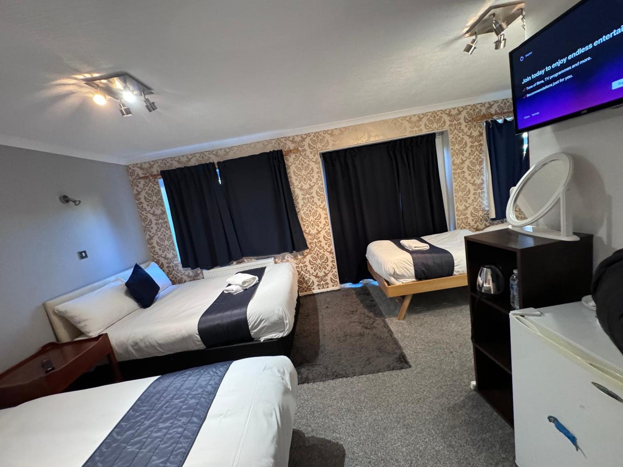 Seasons Gatwick & Parking 3*