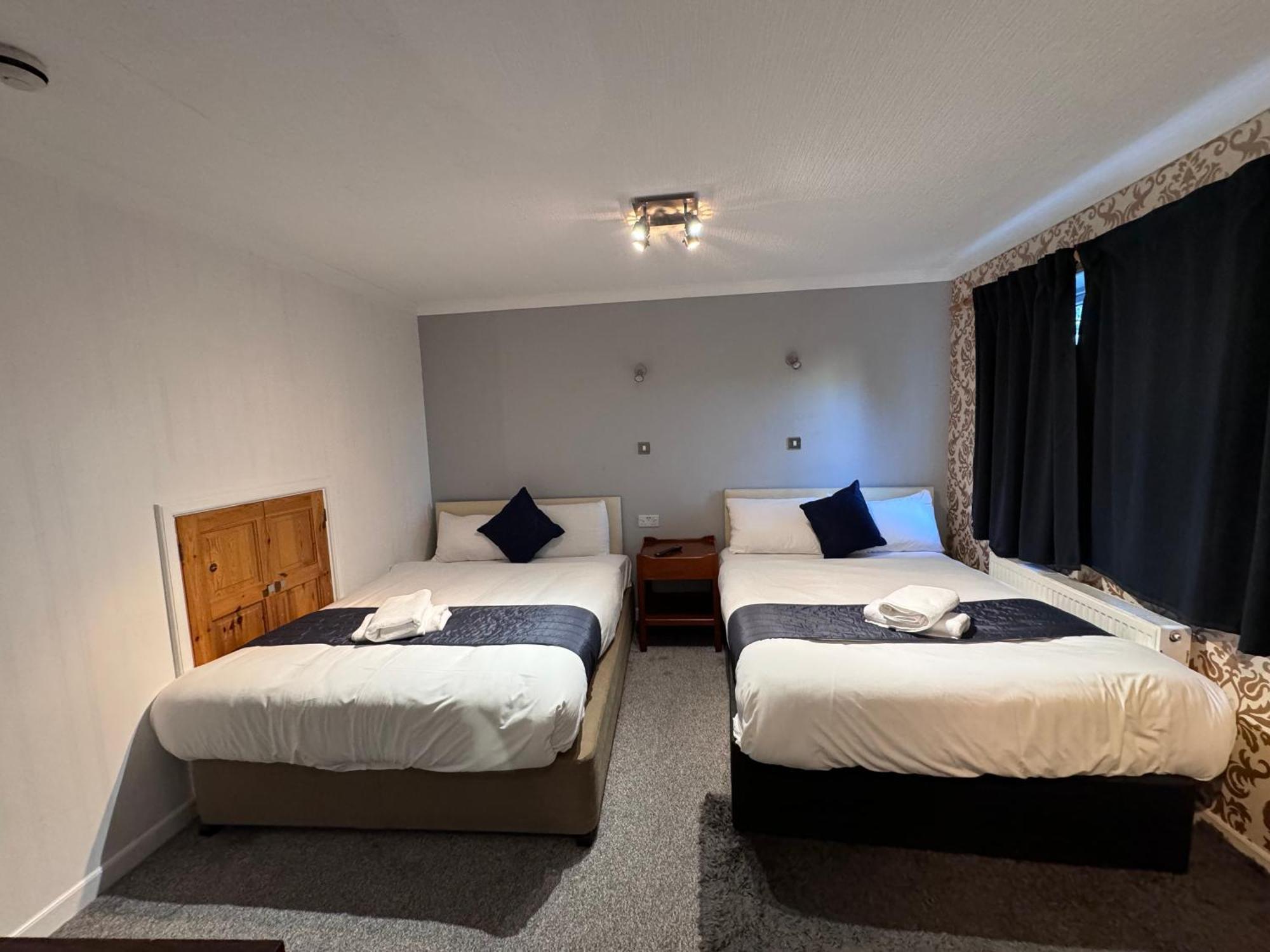 Seasons Gatwick & Parking 3* Horley
