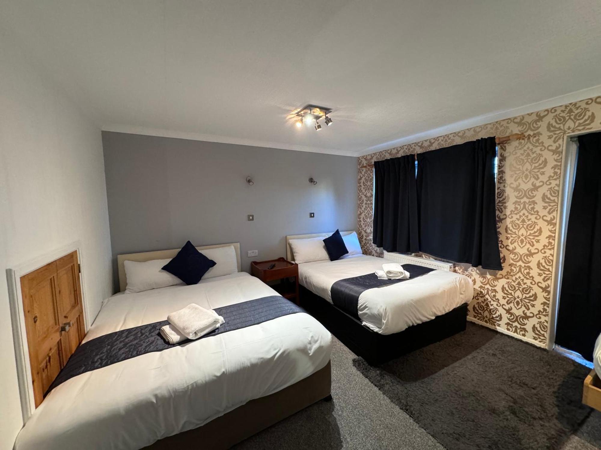 Seasons Gatwick & Parking 3*