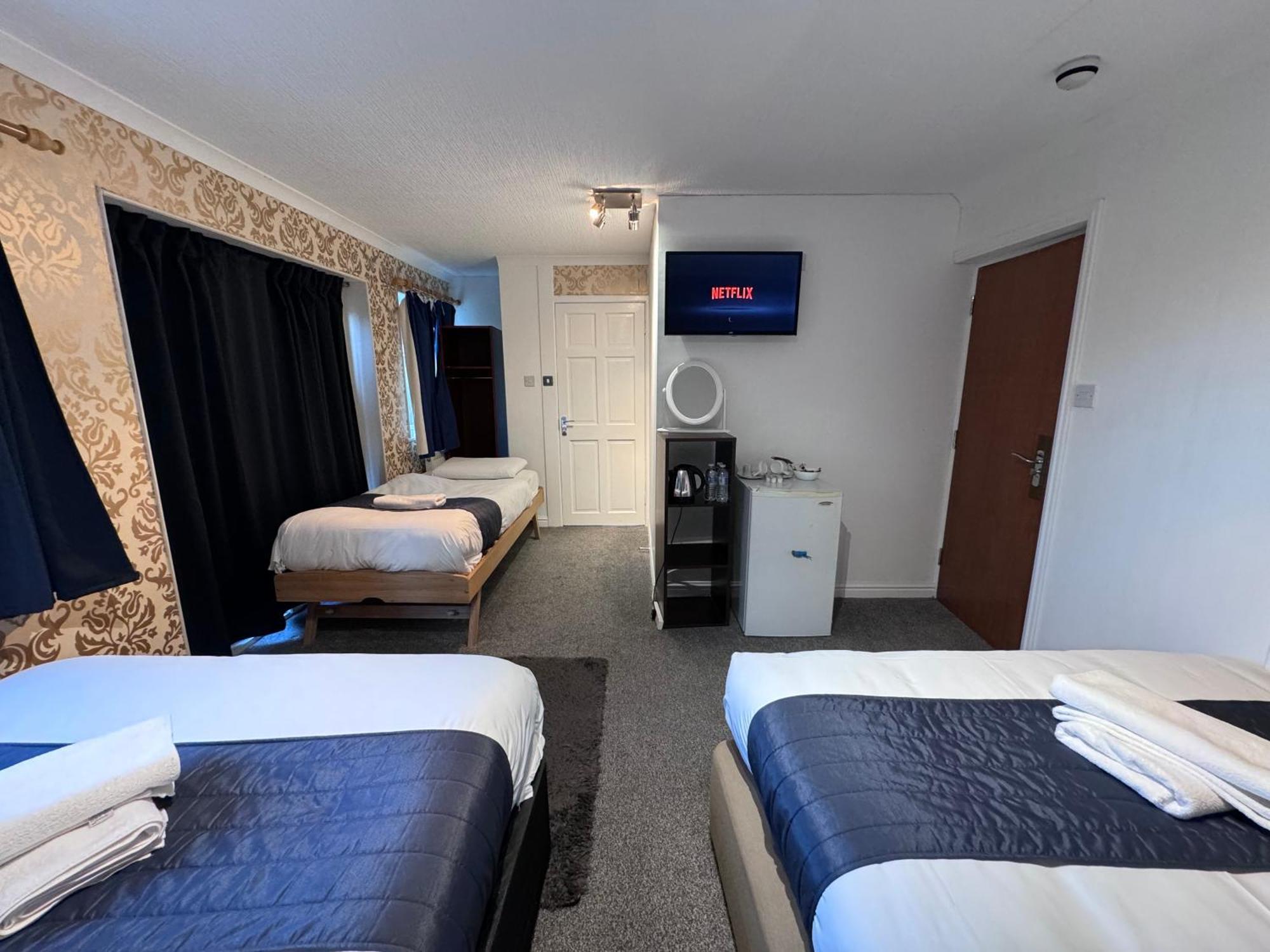 Seasons Gatwick & Parking Pensión 3*