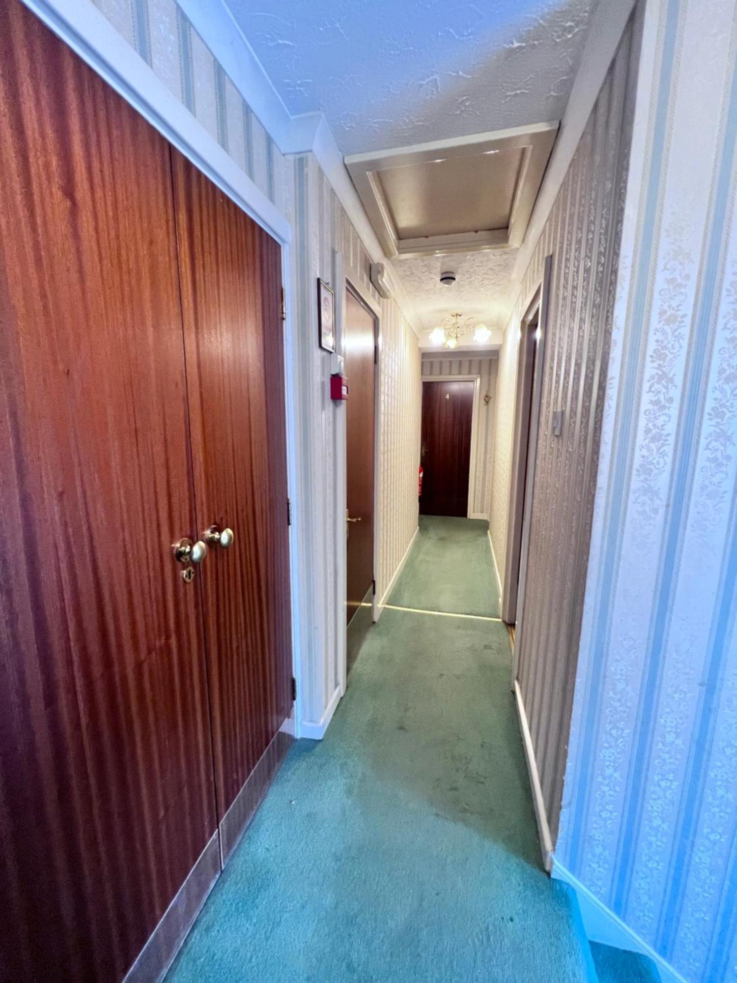 Seasons Gatwick & Parking Affittacamere 3*