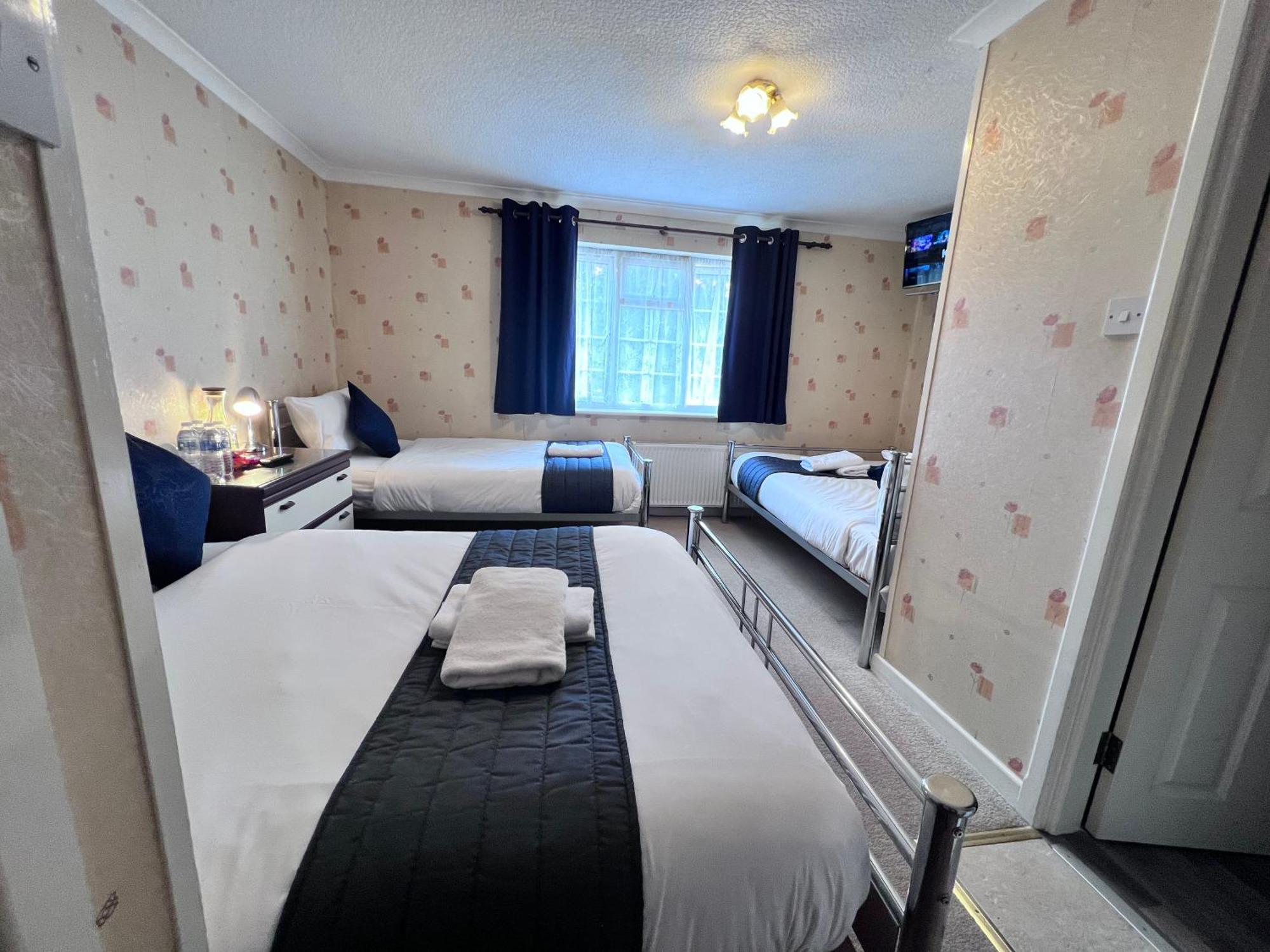 Seasons Gatwick & Parking Pensión Horley