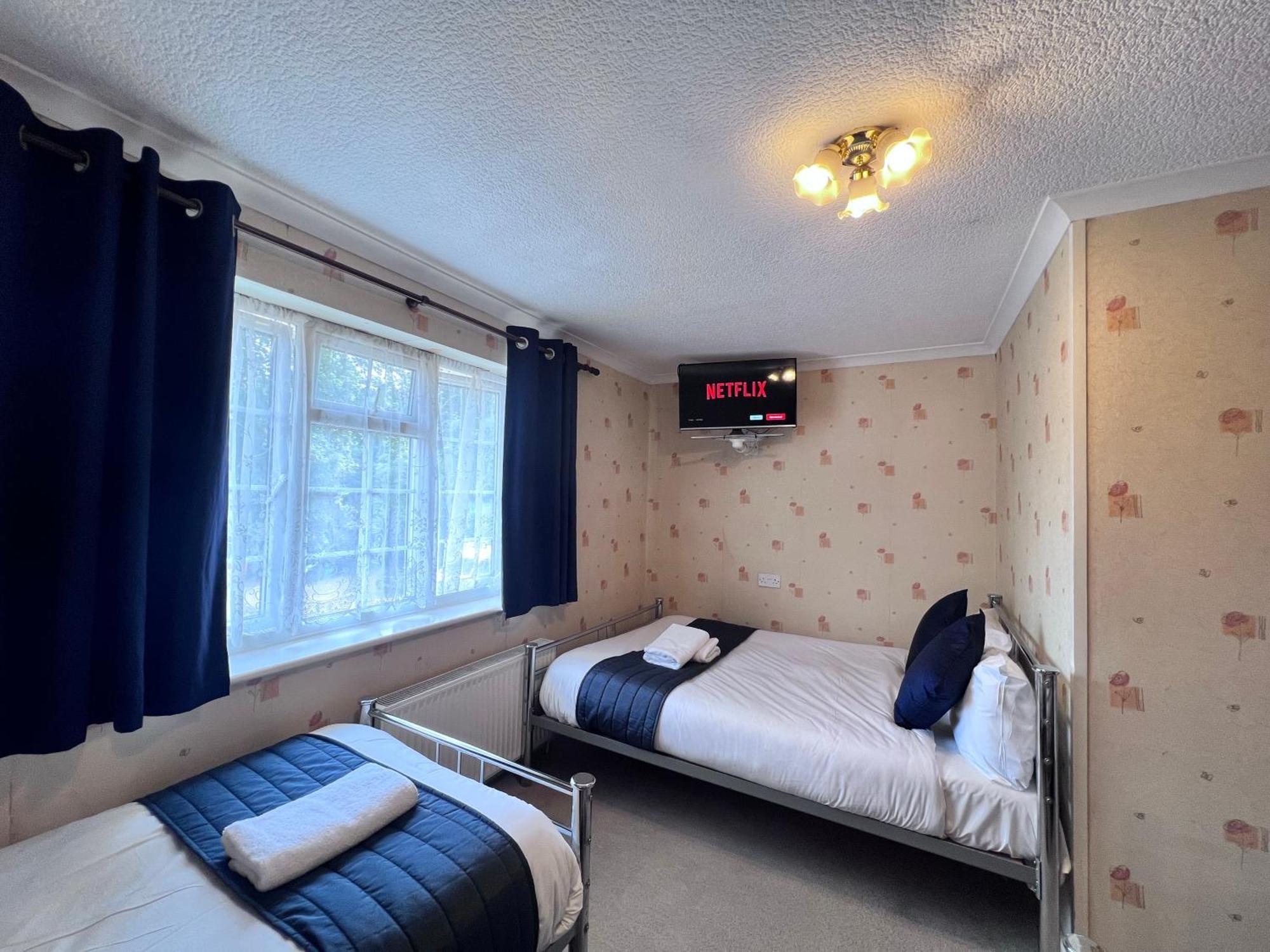 Affittacamere Seasons Gatwick & Parking 3*