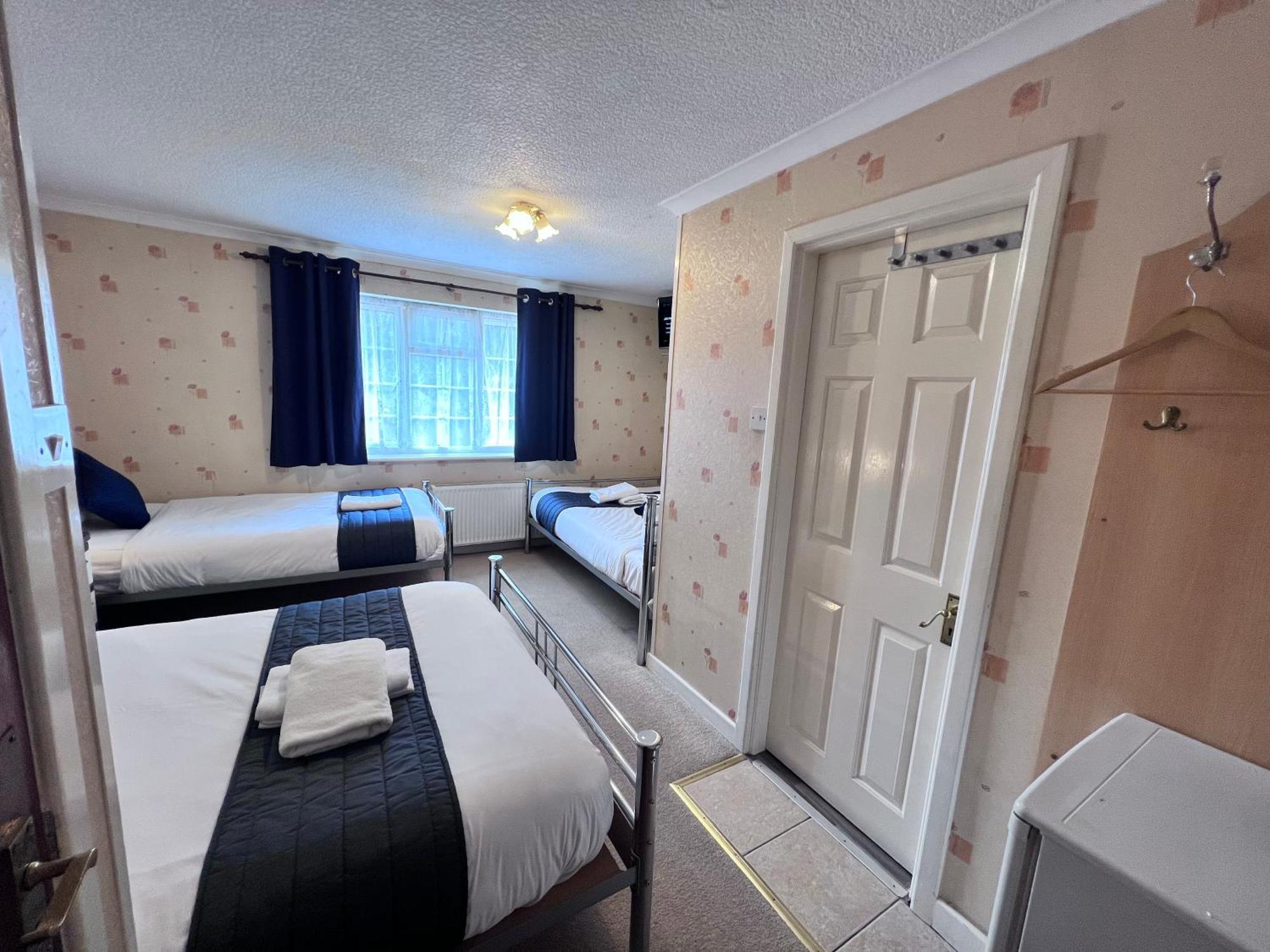 Seasons Gatwick & Parking 3* Horley