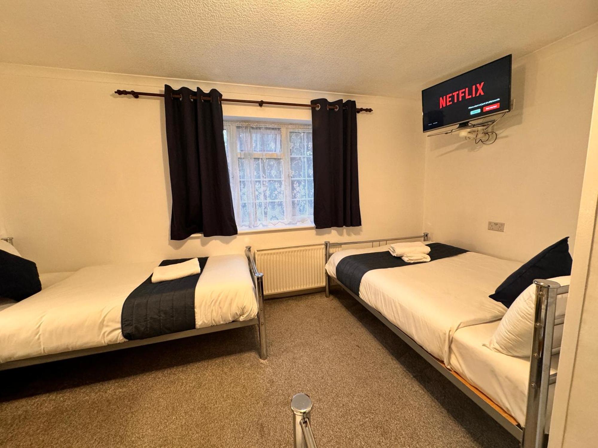 Seasons Gatwick & Parking Affittacamere