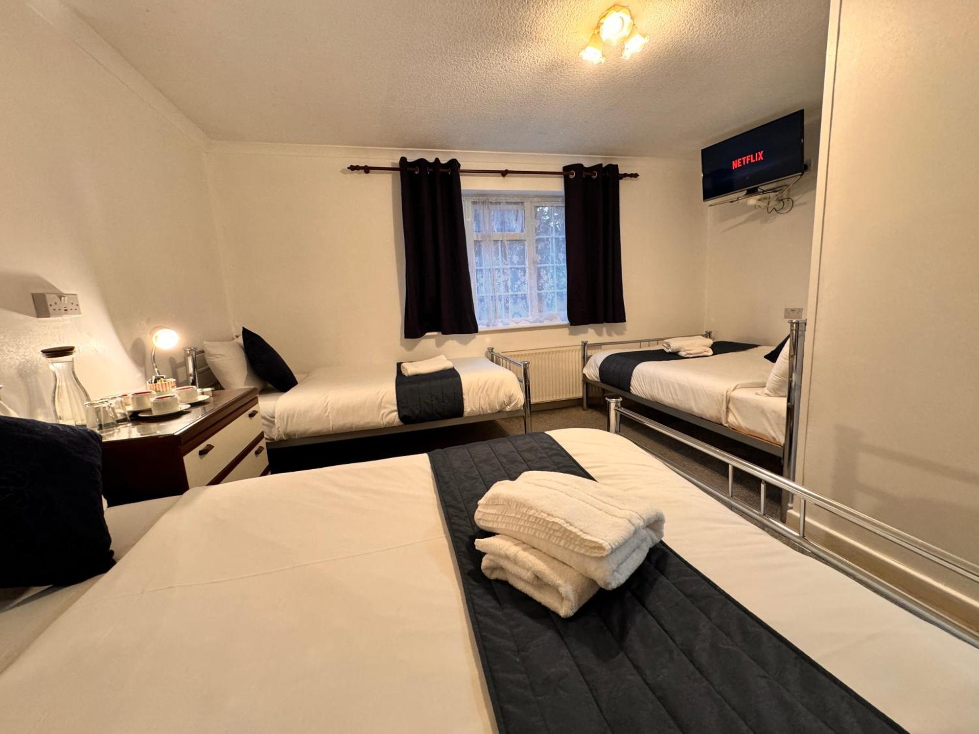 Pensión Seasons Gatwick & Parking 3*