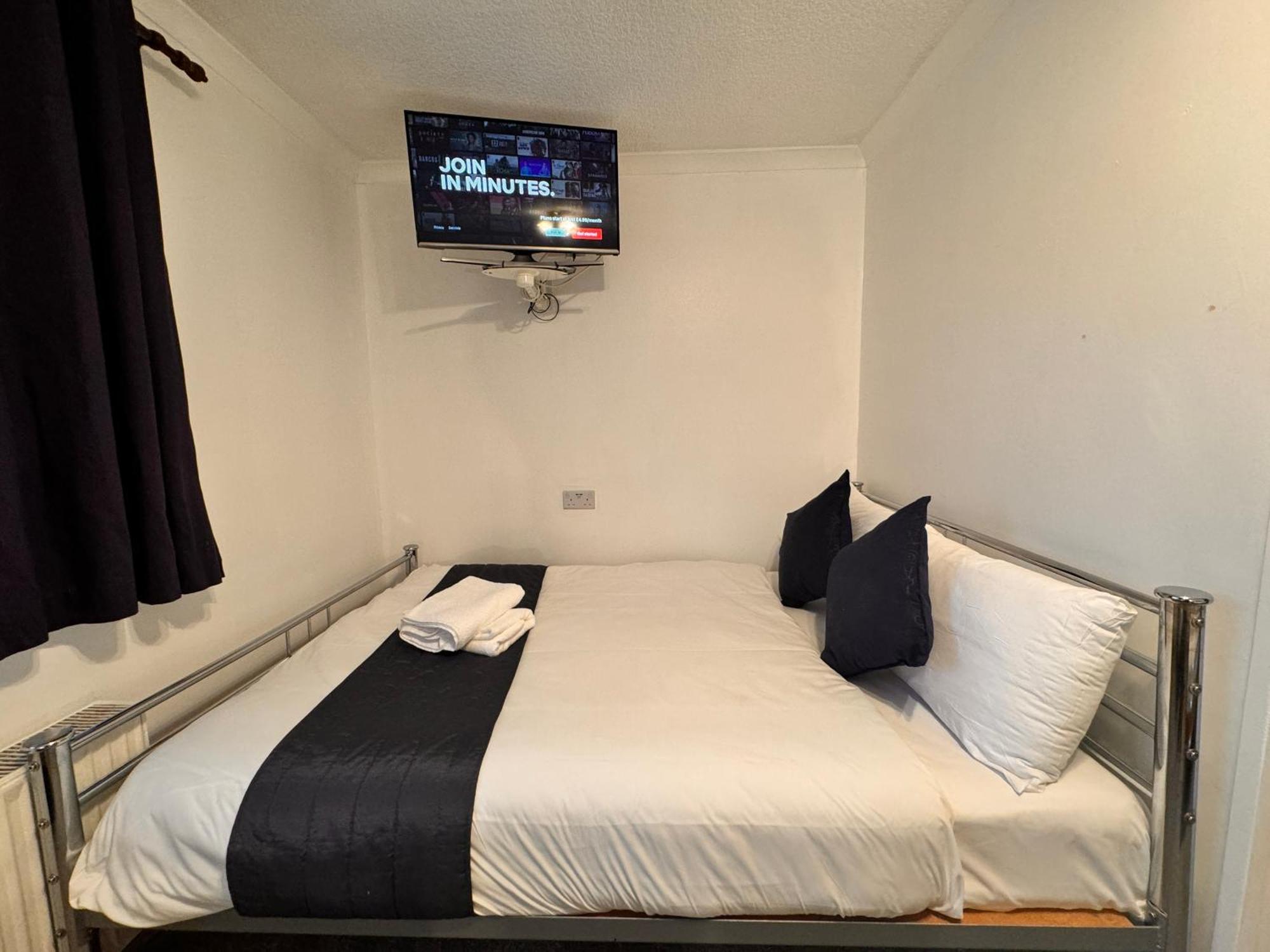 Seasons Gatwick & Parking Pensión 3*