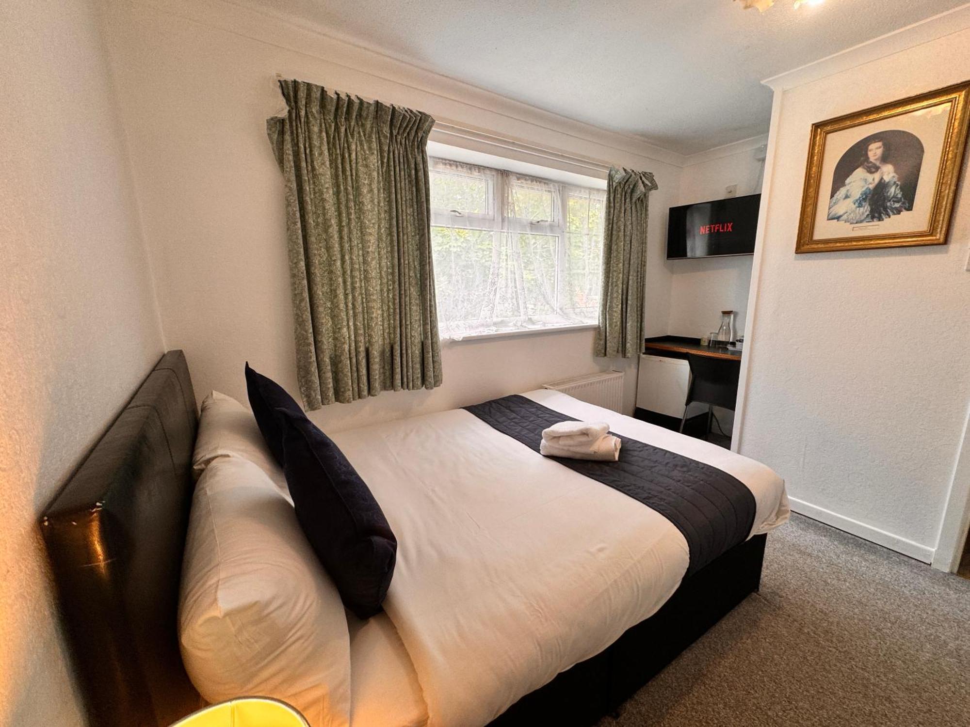 Affittacamere Seasons Gatwick & Parking 3*