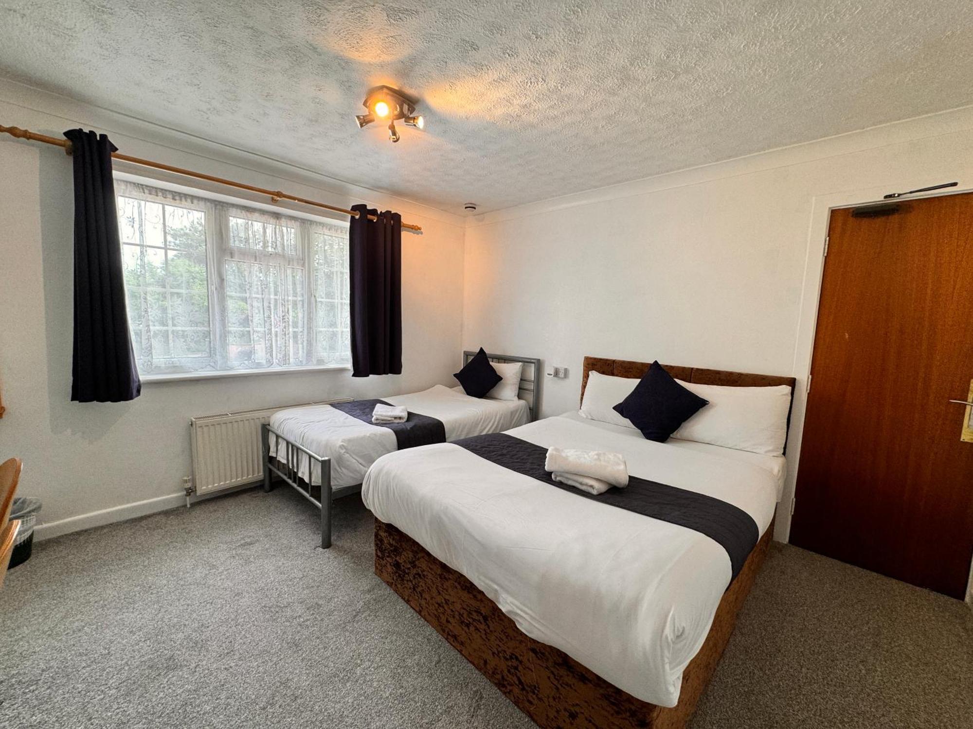 Seasons Gatwick & Parking 3* Horley