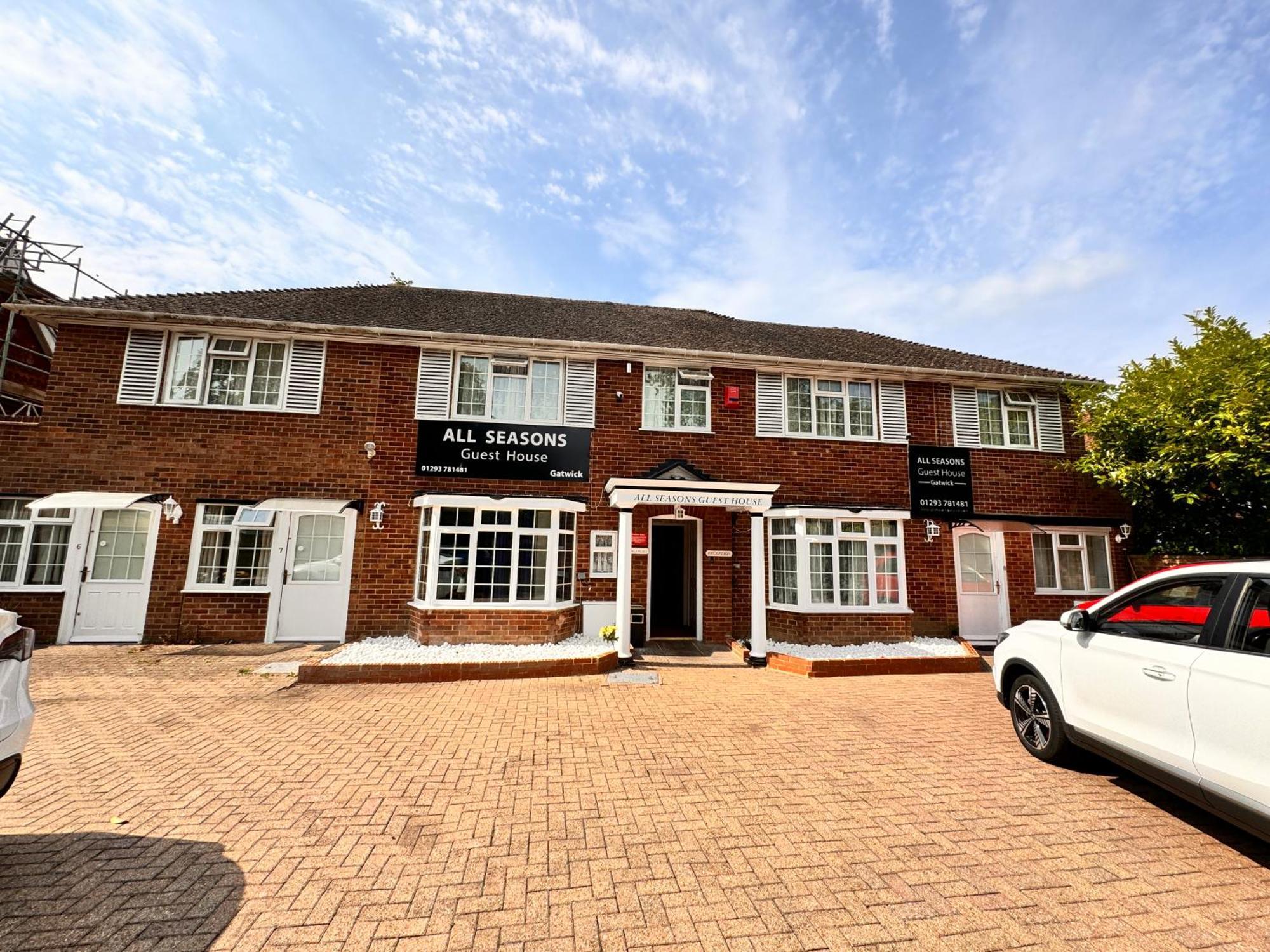 Seasons Gatwick & Parking Pensión Horley