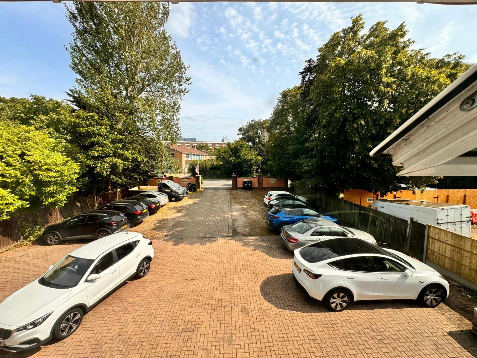 Seasons Gatwick & Parking 3*