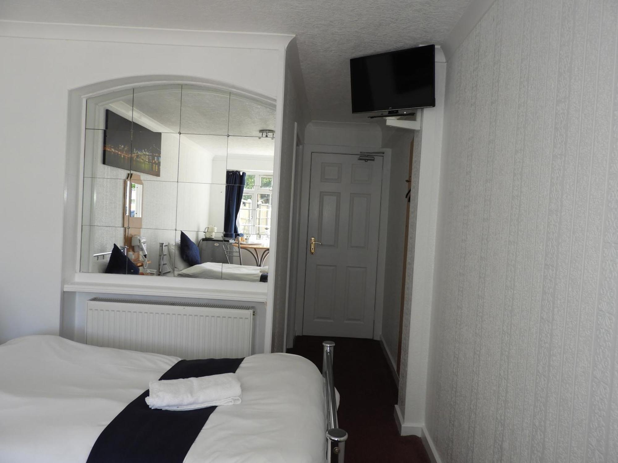 Affittacamere Seasons Gatwick & Parking 3*